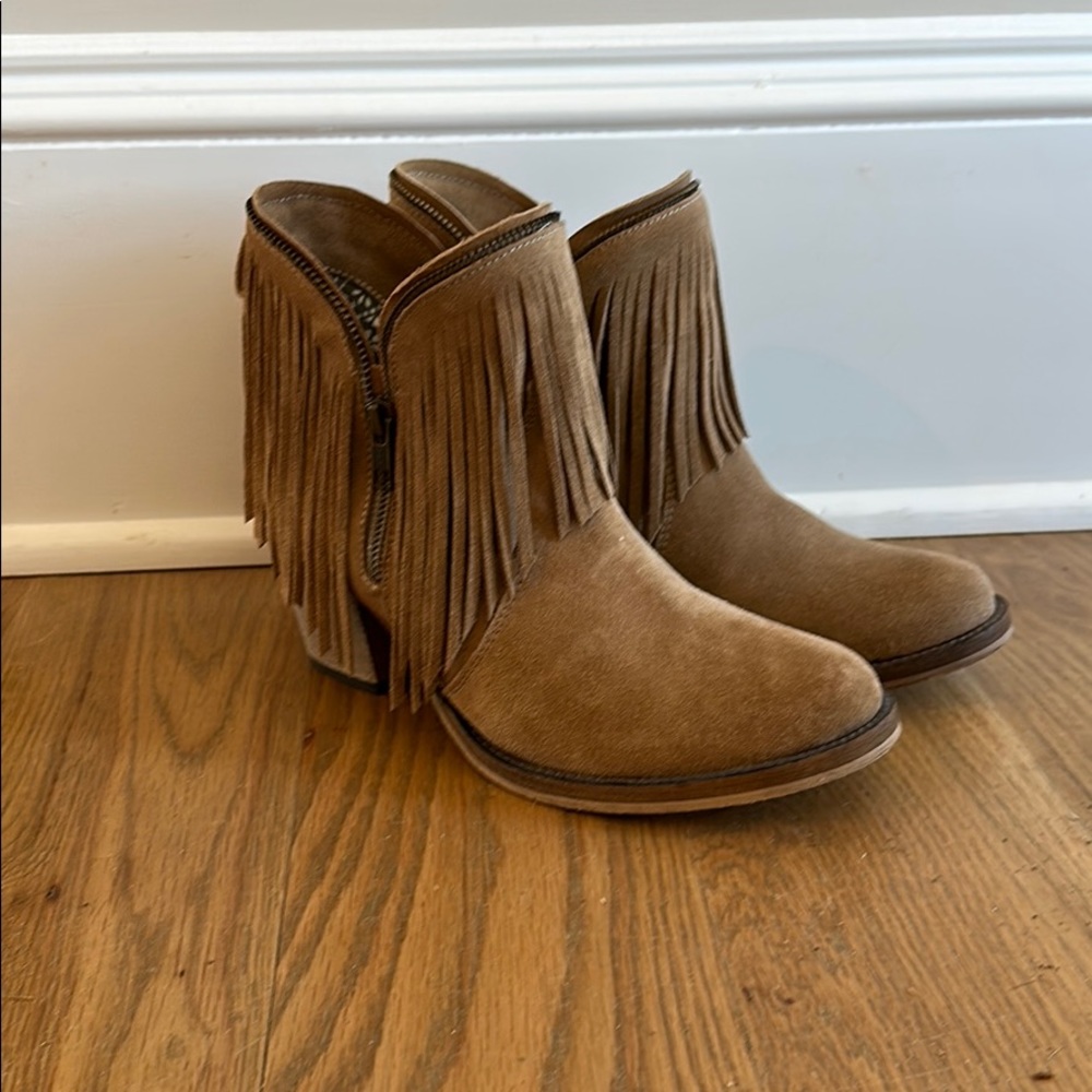 Dingo Western Fringe Boots (7 1/2)